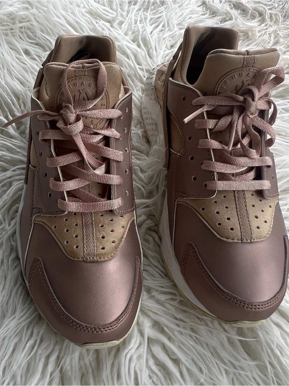 Nike Women’s Air Huarache Run - Picture 2 of 5